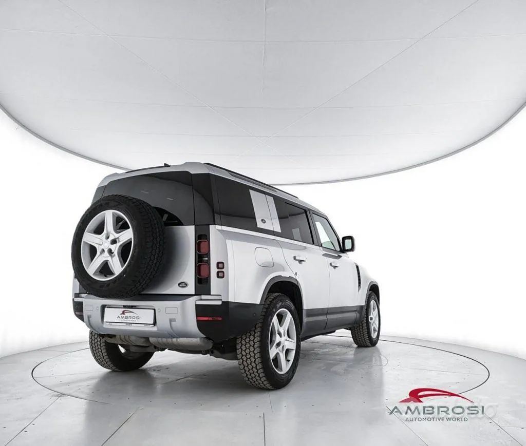 Land Rover Defender 2022 photo 3