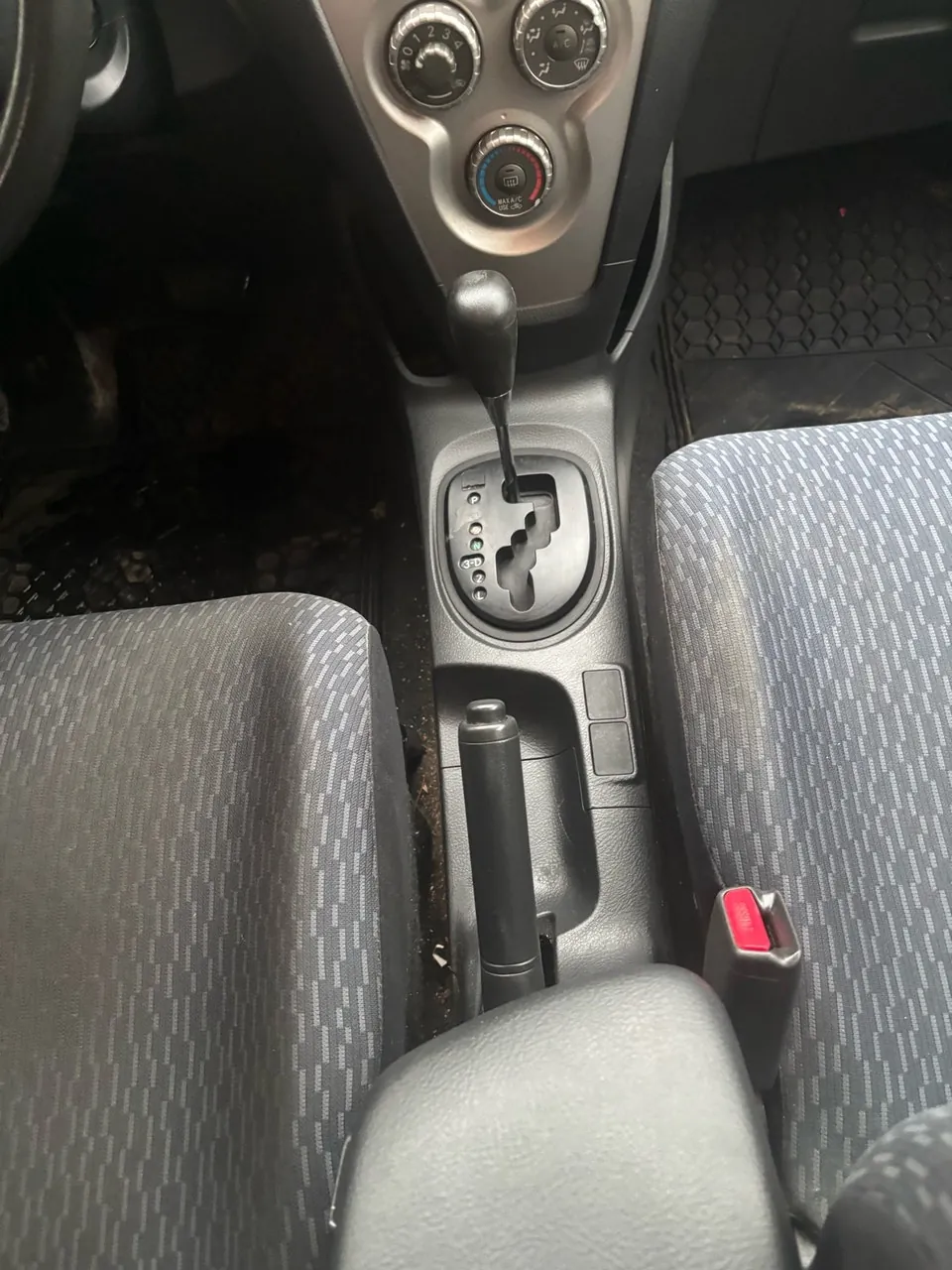 Toyota Yaris 2010 photo 4