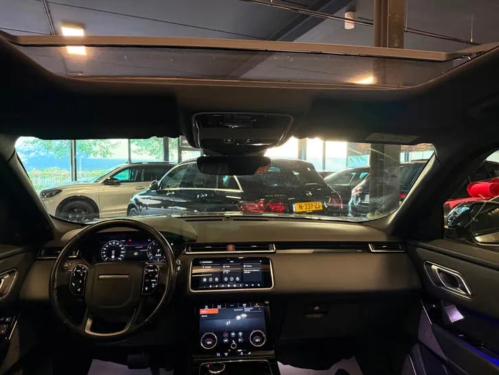Land Rover Range Rover Velar 2019 photo 3