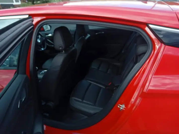 Vauxhall Astra 2018 photo 5