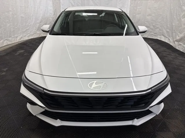 Hyundai Elantra 2025 photo 5