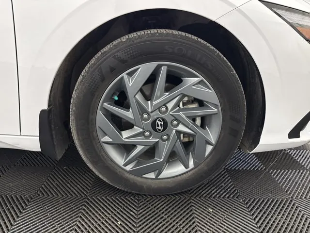 Hyundai Elantra 2025 photo 4
