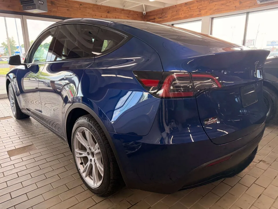 Tesla Model Y 2023 photo 3