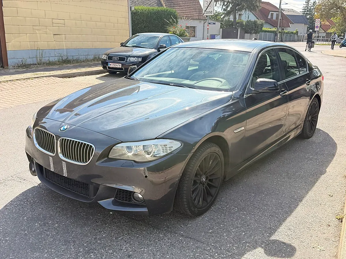 BMW 5 Series 2010 photo 2