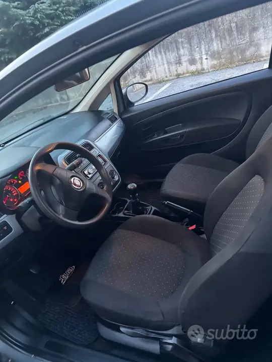 Fiat Grande Punto 2009 photo 5