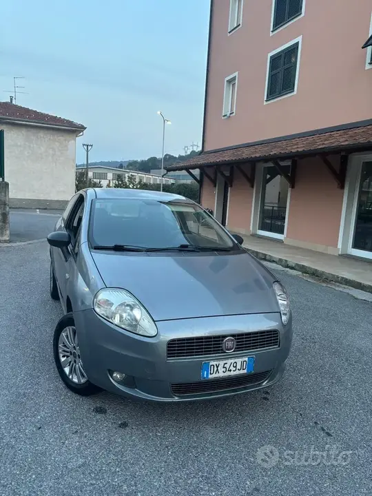 Fiat Grande Punto 2009 photo 2
