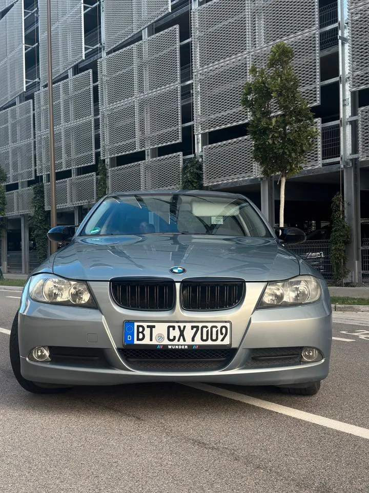 BMW E90 318I