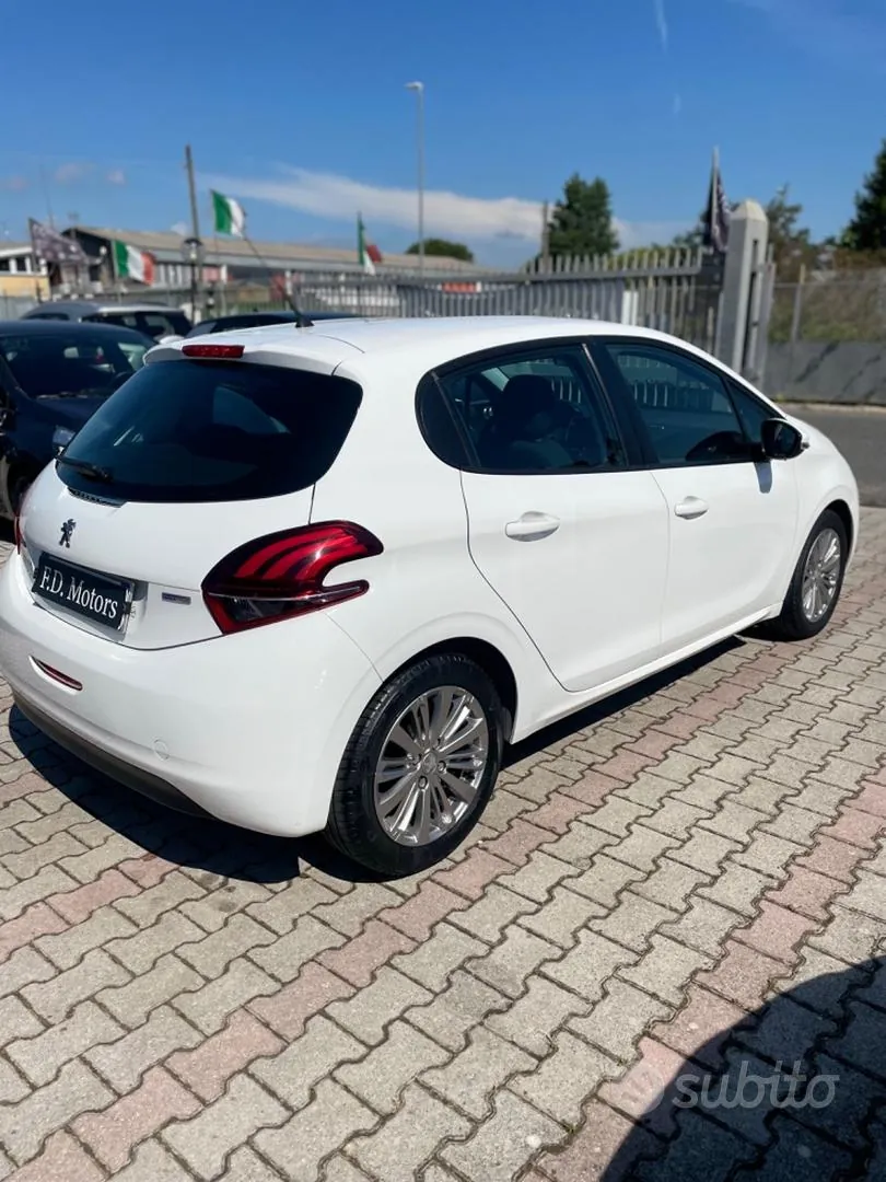 Peugeot 208 2017 photo 5