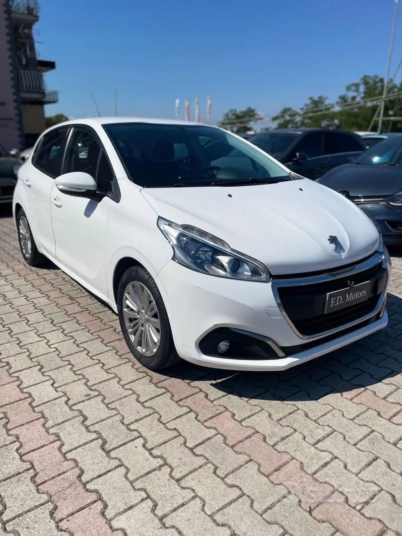 Peugeot 208 2017 photo 2