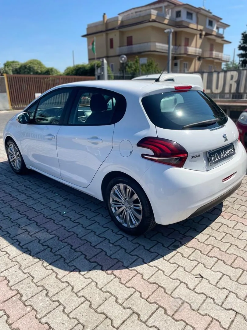 Peugeot 208 2017 photo 4