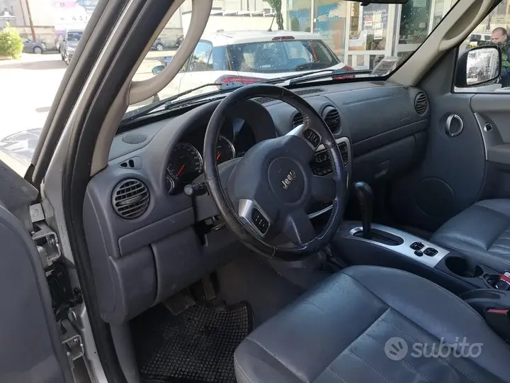 Jeep Cherokee 2005 photo 4