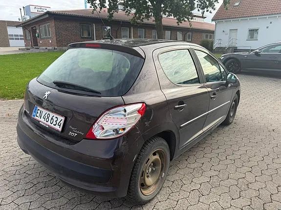 Peugeot 207 2011 photo 3