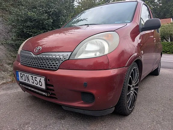 Toyota Yaris Verso 1999 photo 2