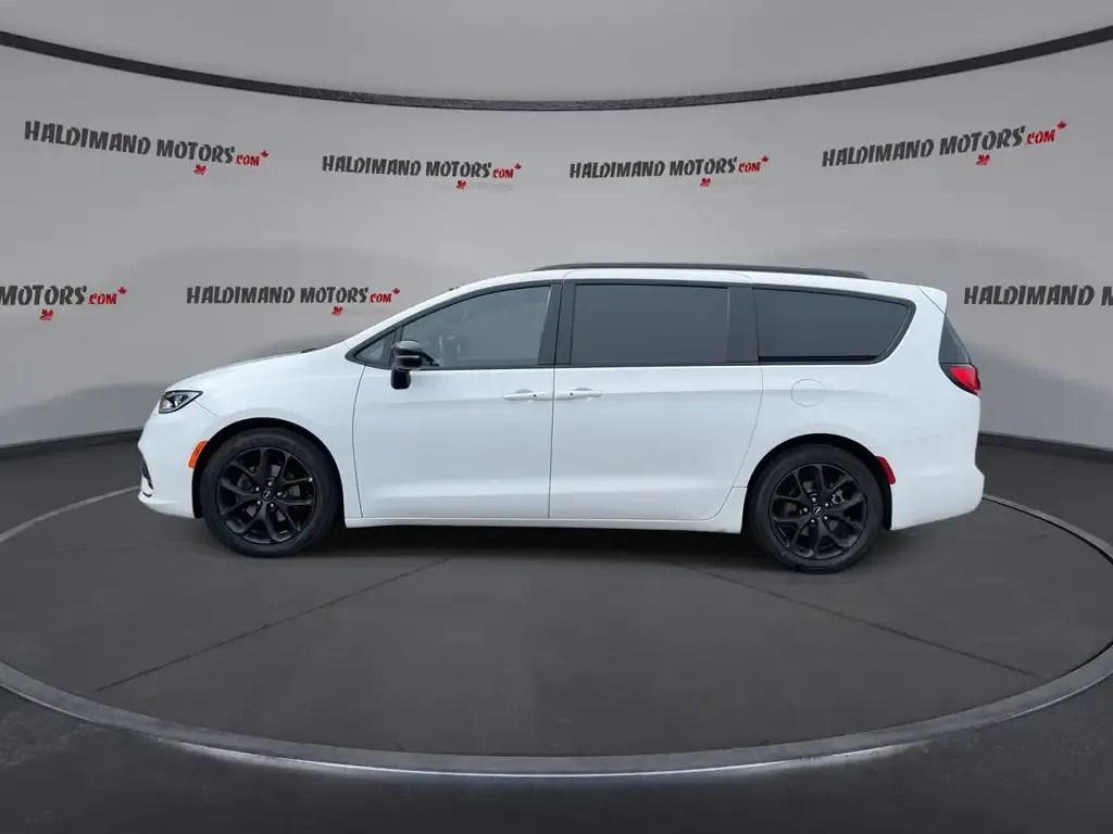 Chrysler Pacifica 2024 photo 5