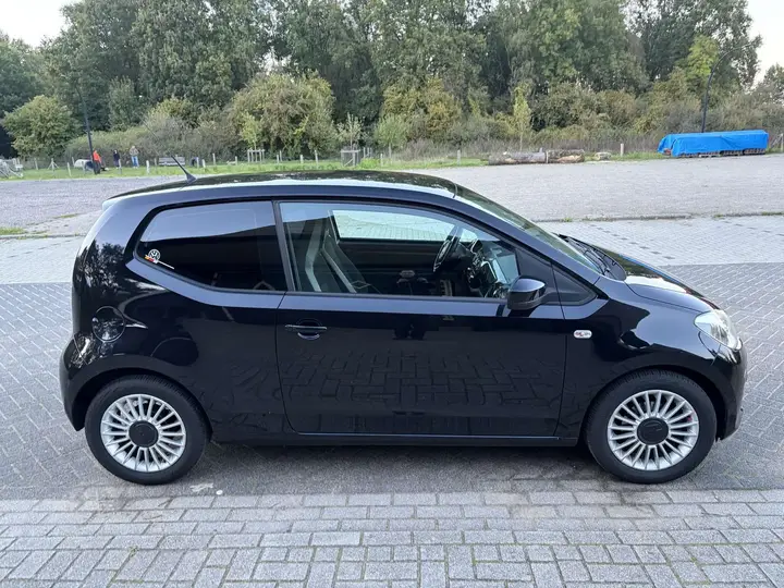 Volkswagen Up 2012 photo 4