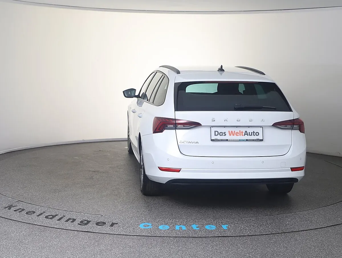Skoda Octavia 2023 photo 3