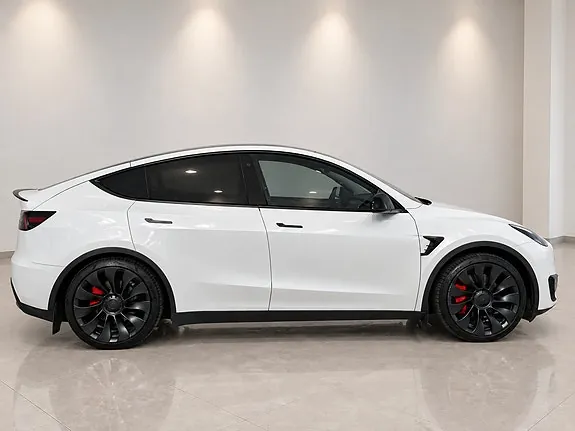 Tesla Model Y 2023 photo 2