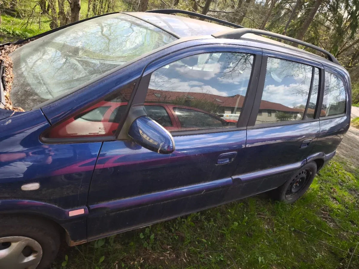 Opel Zafira 2005 photo 2