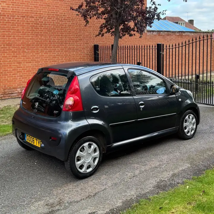 Peugeot 107 2008 photo 4