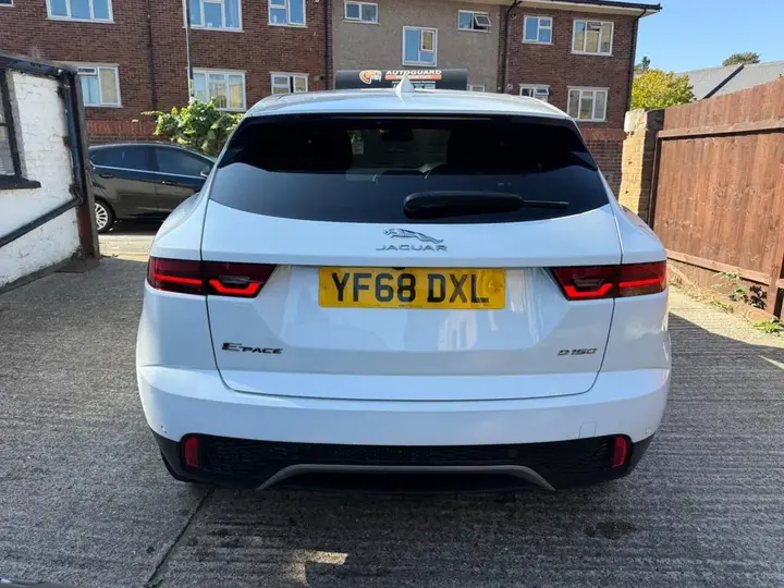 Jaguar E-Pace 2018 photo 5