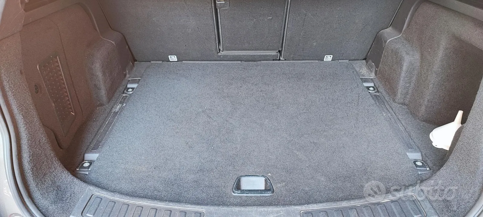 Land Rover Discovery Sport 2019 photo 3
