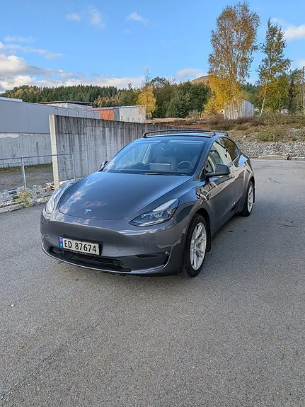 Tesla Model Y 2022 photo 2