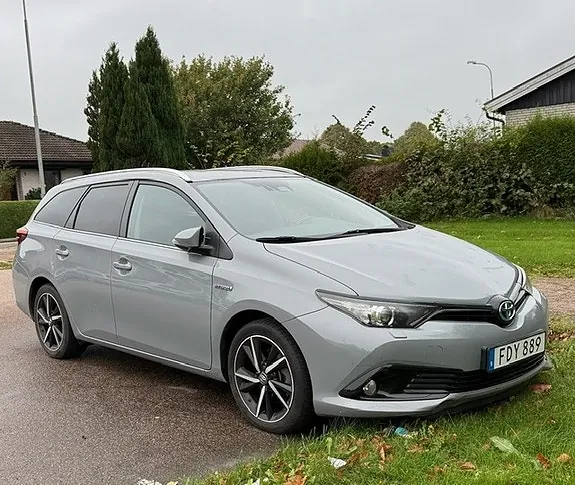 Toyota Auris 2018 photo 2