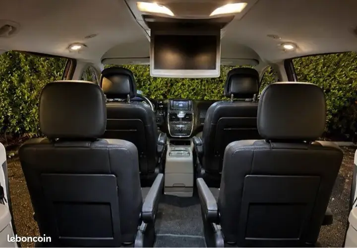 Lancia Voyager 2011 photo 3