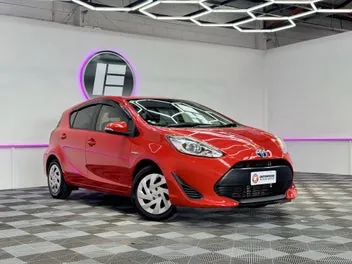 Toyota Aqua 2018 photo 2