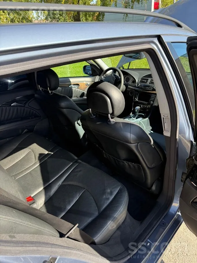 Mercedes-Benz E220 2004 photo 5