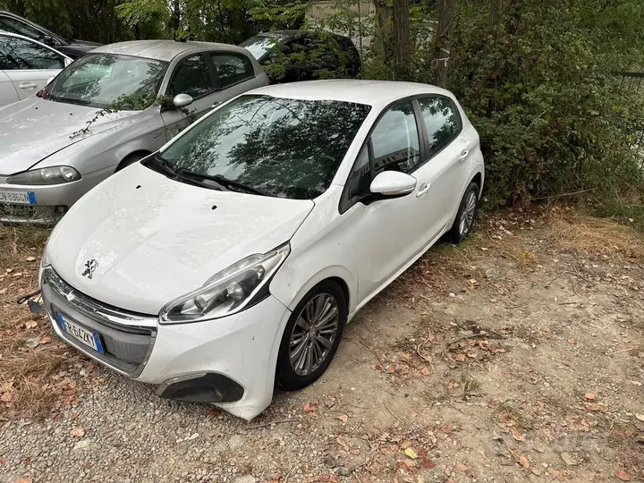 Peugeot 208 2018 photo 2