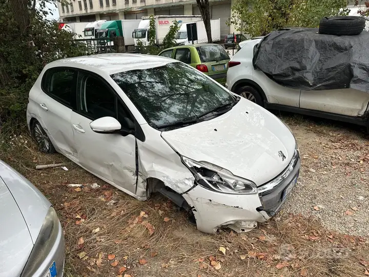 Peugeot 208 2018 photo 3