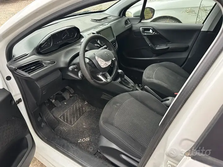 Peugeot 208 2018 photo 4