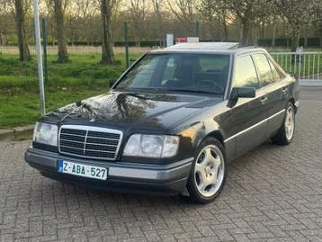 Mercedes-Benz E250 1996 photo 3