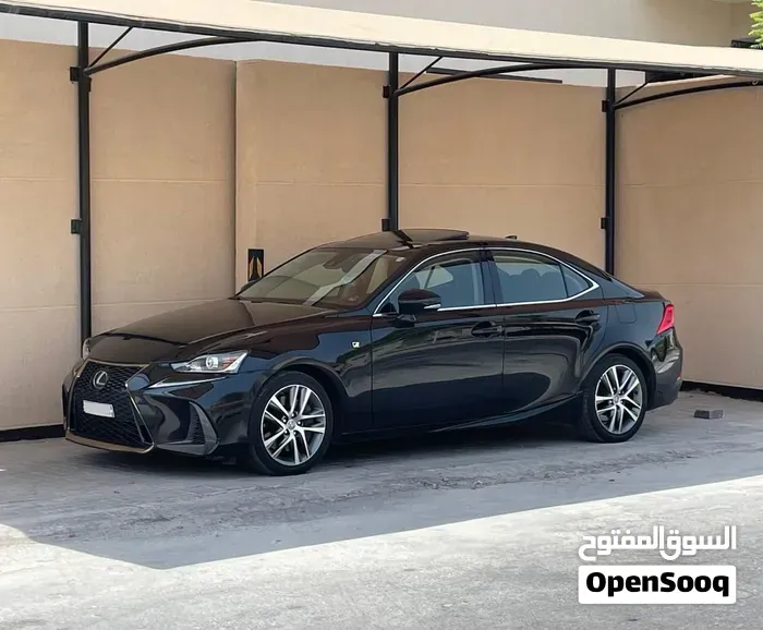 Lexus Is 300 2020 photo 2