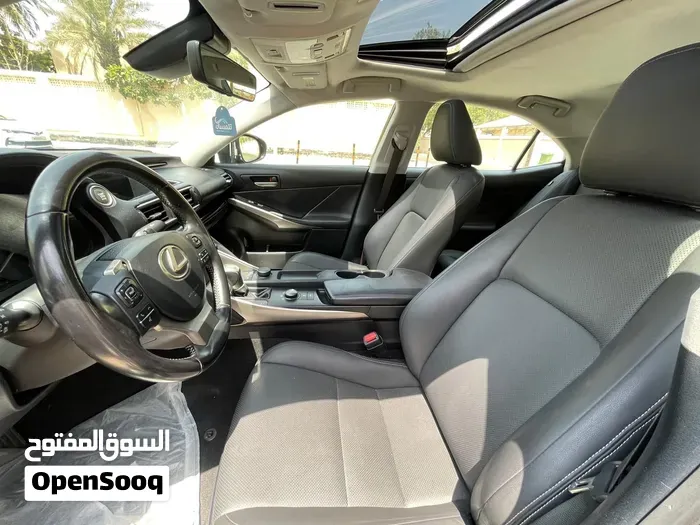 Lexus Is 300 2020 photo 4