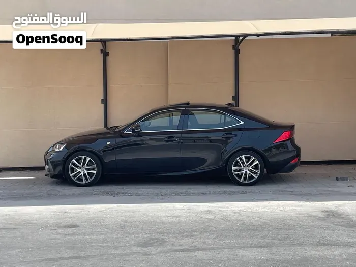 Lexus Is 300 2020 photo 3