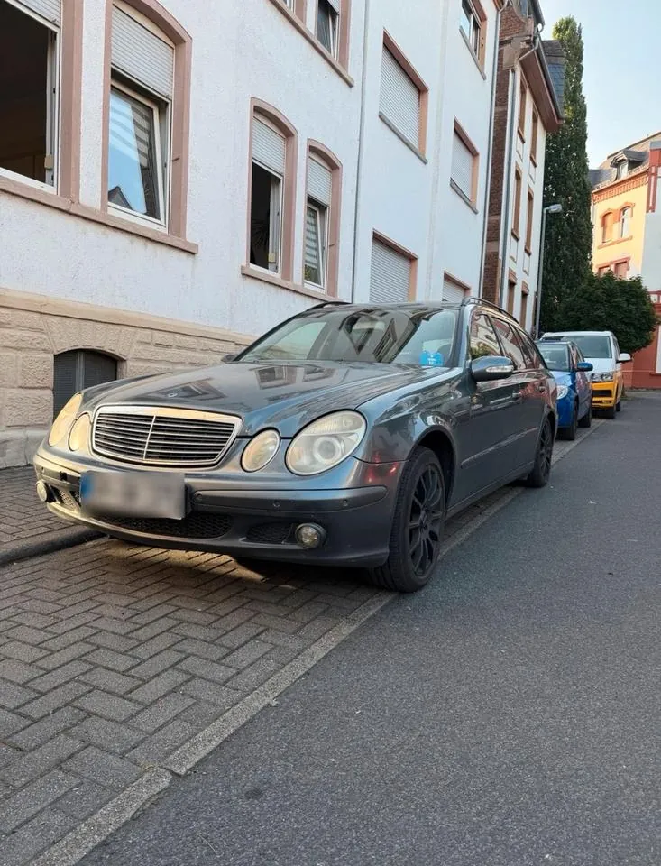 Mercedes-Benz E220