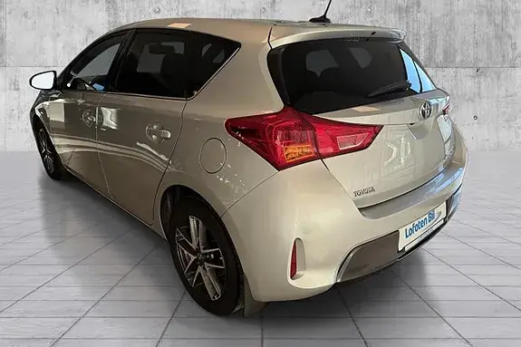 Toyota Auris 2014 photo 3