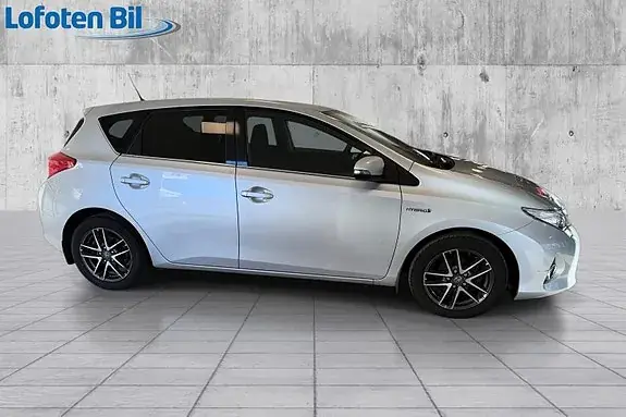 Toyota Auris 2014 photo 2