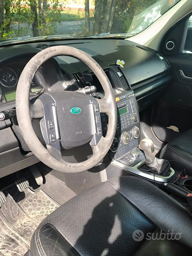 Land Rover Freelander 2010 photo 5