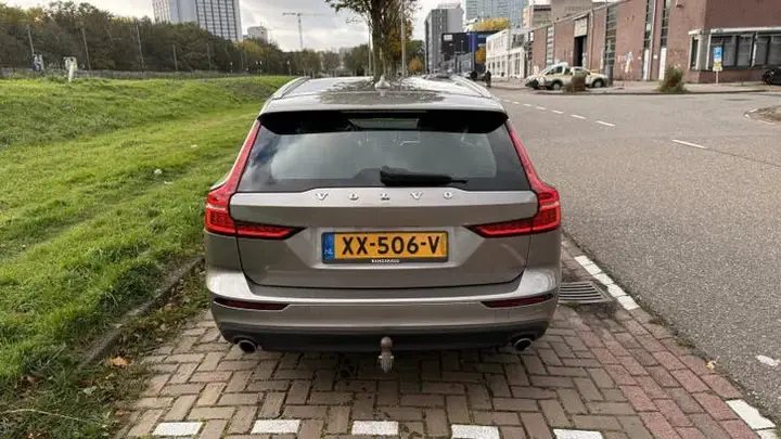 Volvo V60 2019 photo 2