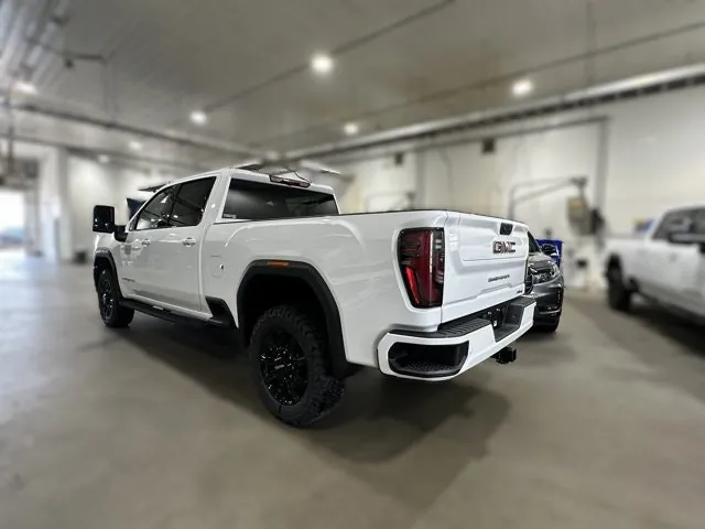 GMC Sierra 3500Hd 2026 photo 3