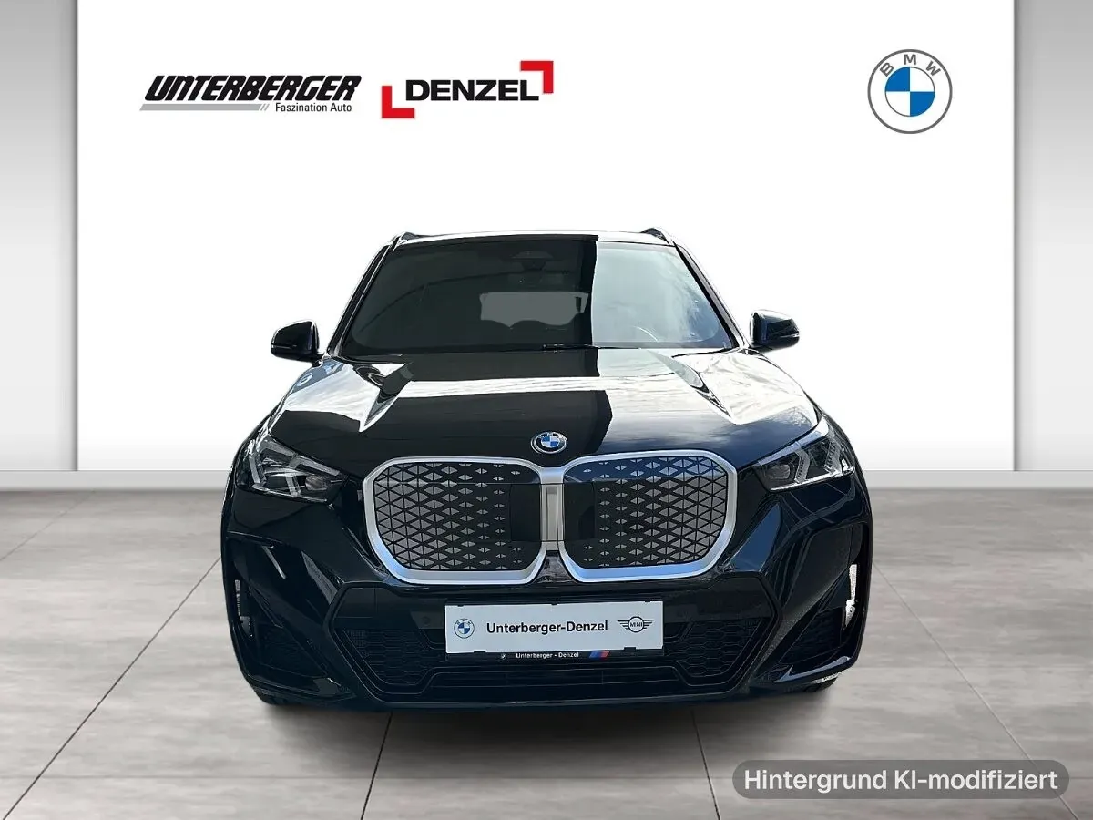 BMW Ix1 photo 2