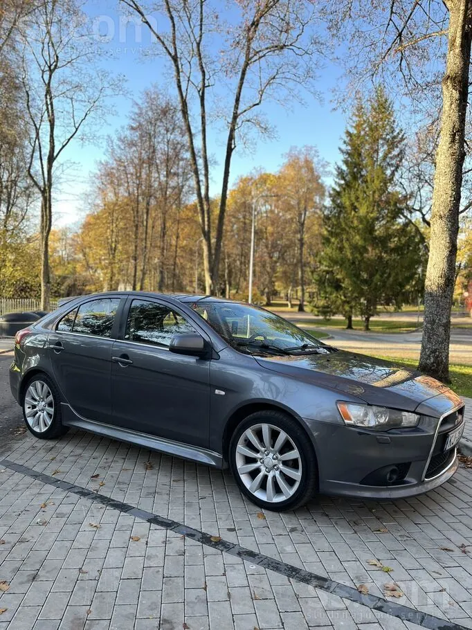 Mitsubishi Lancer 2010 photo 2