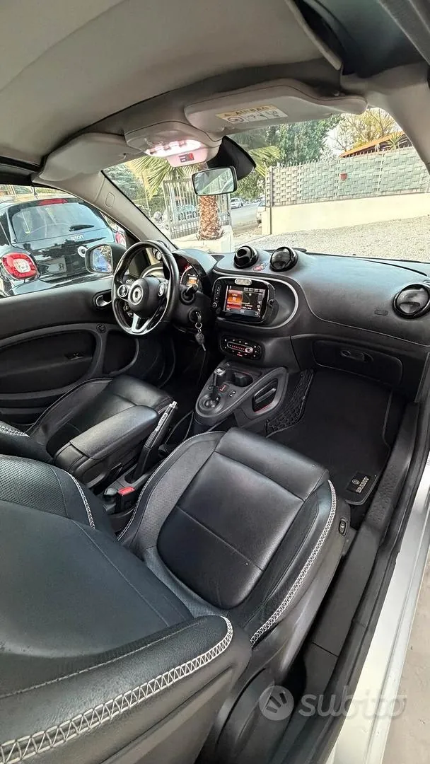 Smart Fortwo 2019 photo 2