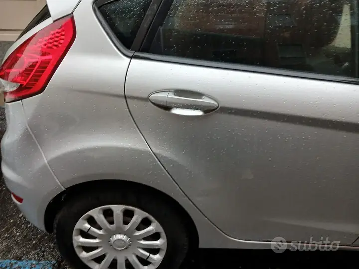 Ford Fiesta 2010 photo 2