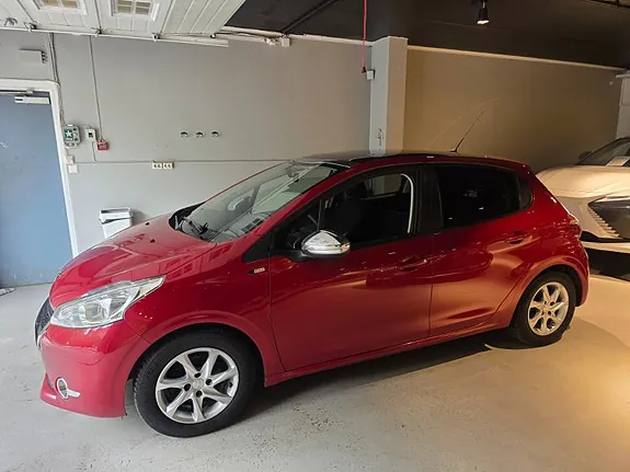 Peugeot 208 2014 photo 2