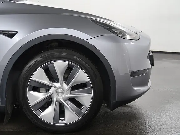 Tesla Model Y 2023 photo 2
