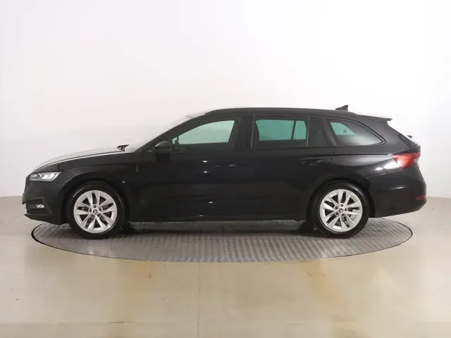 Skoda Octavia Combi 2021 photo 2